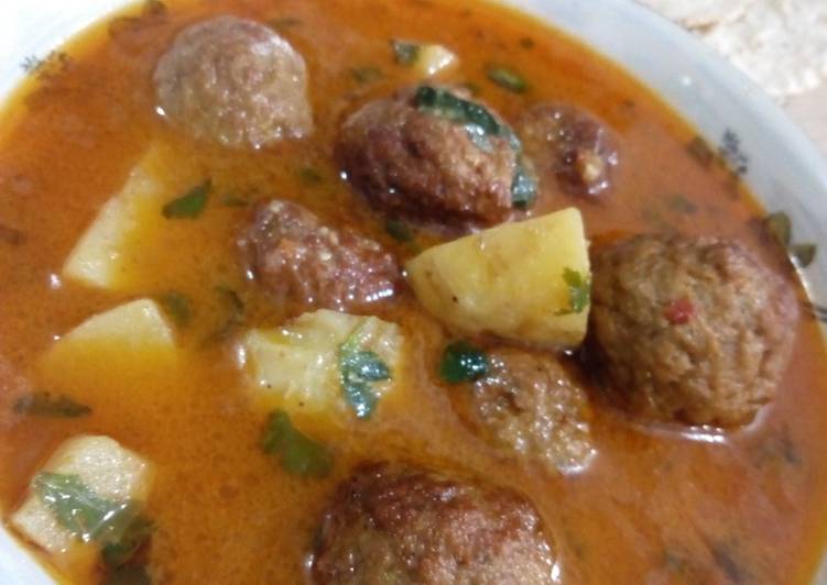 Recipe of Speedy Kofta aloo curry