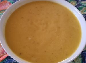 Una foto de Crema de calabacita naranja