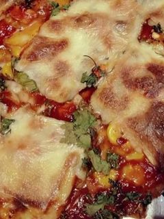बेक्ड पिज़्ज़ा (Baked Pizza recipe in Hindi) रेसिपी मुख्य फोटो