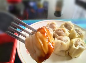 Una foto de Siu mai casero con salsa hoisin 👍🇵🇪
