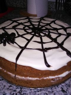 Una foto de Bizcocho telaraña de zanahoria para Halloween