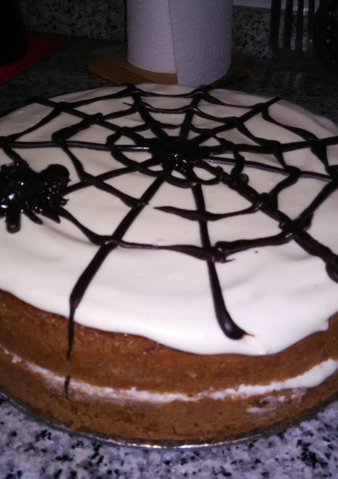 Una foto de Bizcocho telaraña de zanahoria para Halloween