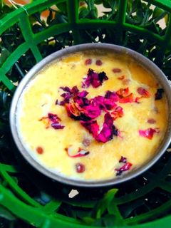 केसरी मखाना खीर (Kesari makhana kheer recipe in Hindi) रेसिपी मुख्य फोटो