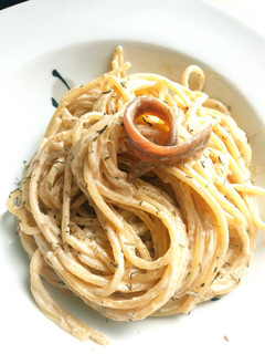 Una foto de Spaghetti con anchoas y tomillo 🍝