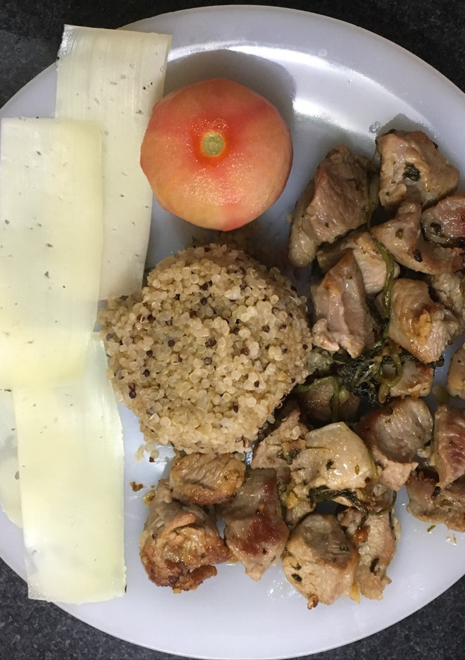 Una foto de Pavo al cilantro con arroz de quinoa