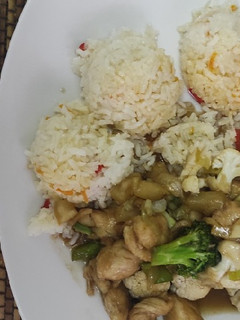 Una foto de Pollo agridulce con verduras