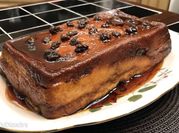 Una foto de budín de pan de miga