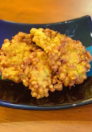 A picture of Indonesian deep fried corn fritters.