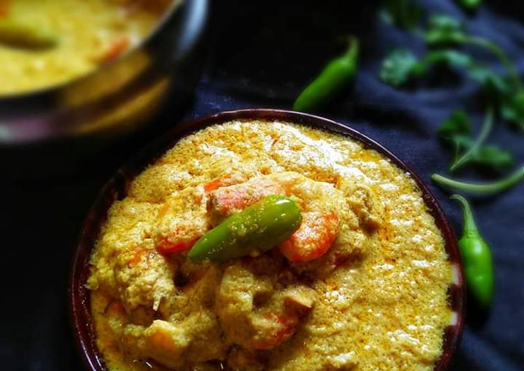 Bhapa Chingri (Steamd Prawn with mustard) sauce