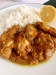 Una foto de Alitas de pollo en salsa de cacahuetes