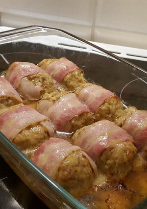 Baconbe tekert Oxfordi húspogácsa recept fotója