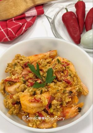 A picture of Salted Egg Yolk Prawns.