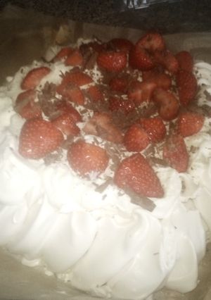 A picture of Strawberry Pavlova.