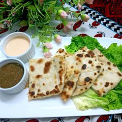 A picture of Chicken paratha.