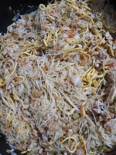 صورة لوصفة نودلز بالخضرة و الدجاج 😋😋😋😋