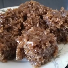 A picture of Wajik (Glutinous Rice with Palm Sugar).