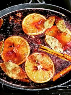 Una foto de Vino Caliente (tinto) Glühwein
