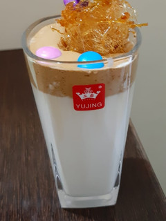 डालगोना कॉफ़ी (Dalgona Coffee recipe in hindi) रेसिपी मुख्य फोटो