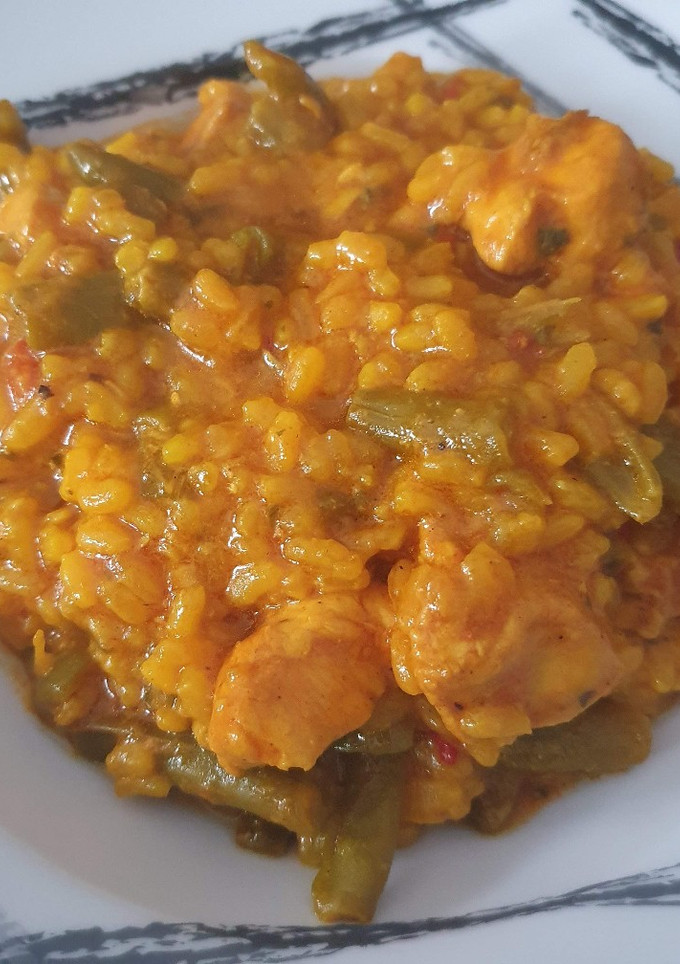 Una foto de Arroz meloso con pollo y judías verdes