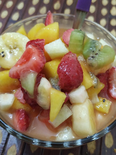 Una foto de Ensalada de frutas 🍓🍏🍑🥝🍐🍊