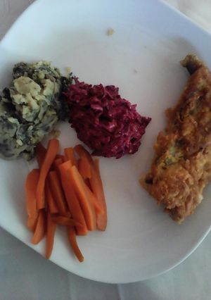 A picture of Spinach with fried fish.
