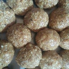 A picture of Peanut Laddoos / Groundnut Laddos.