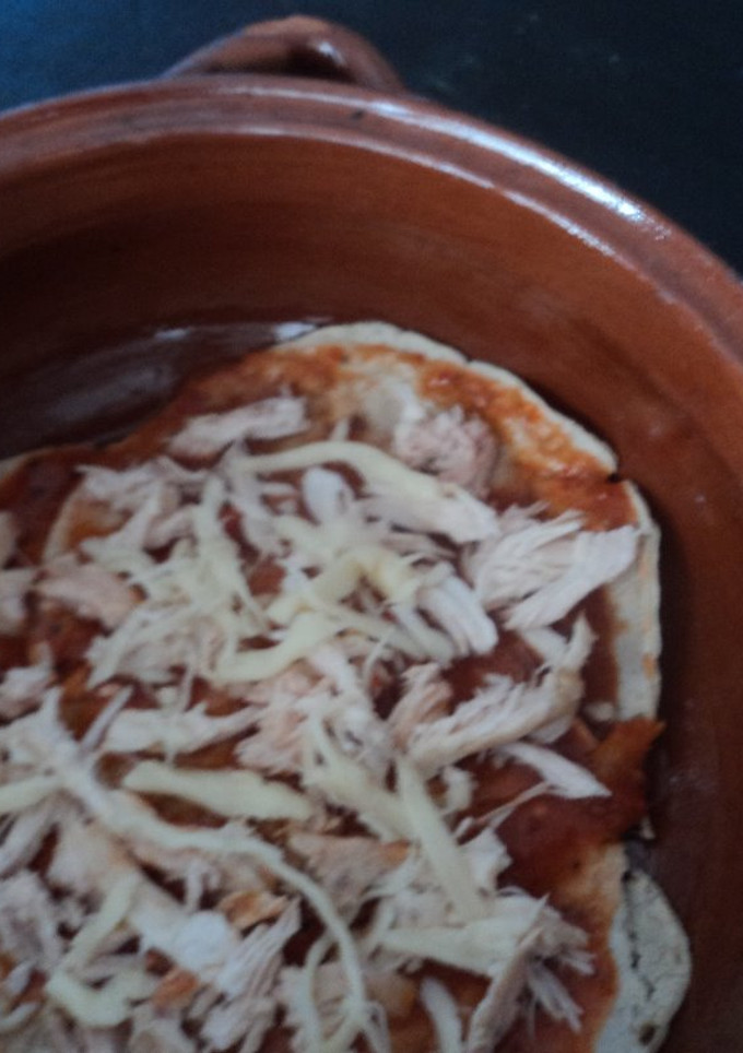 Una foto de Enchiladas de cazuela con pechuga deshebrada doña Tere Correa