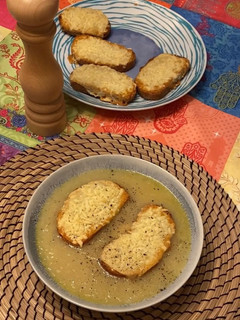 Una foto de Sopa de Cebolla