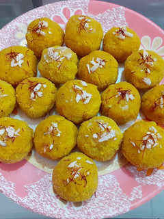 લીસા લાડુ(lisa ladu recipe in gujarati) રેસીપી મુખ્ય ફોટો