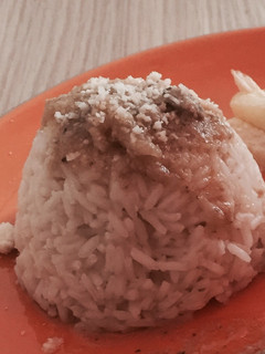 Una foto de Arroz blanco con salsa de cebolla