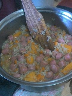 Una foto de Guiso de arroz con salchichas