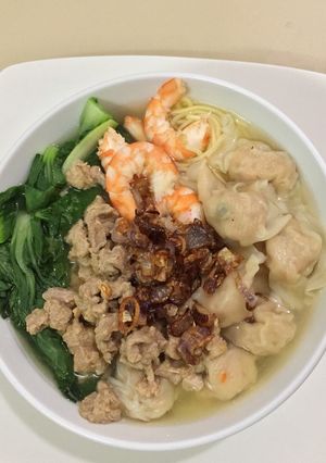 Hình của món Mì hoành thánh tôm thịt.