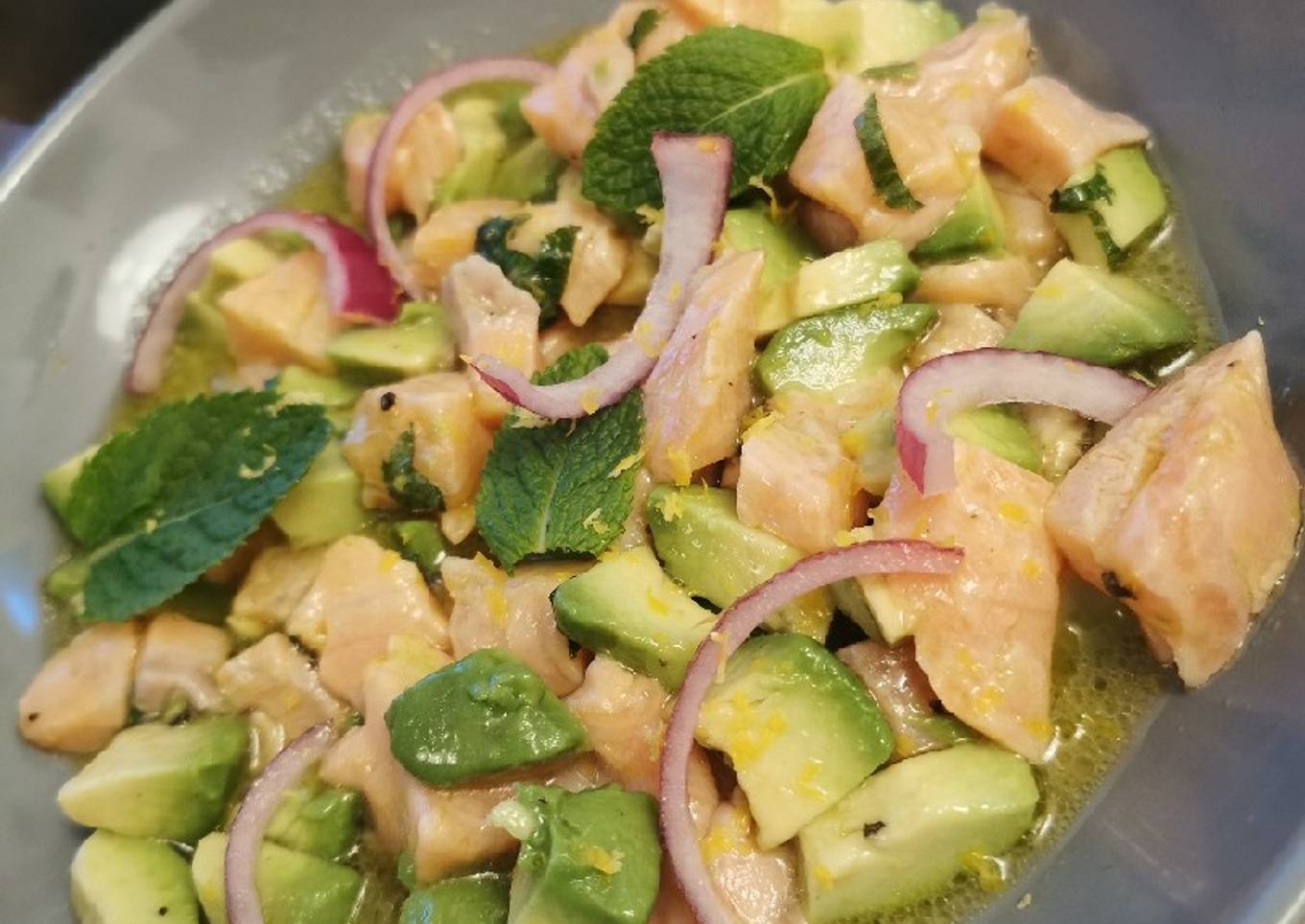 Tartare de saumon frais avocat menthe