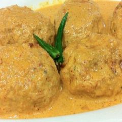 A picture of Nargisi Kofte for dinner :).