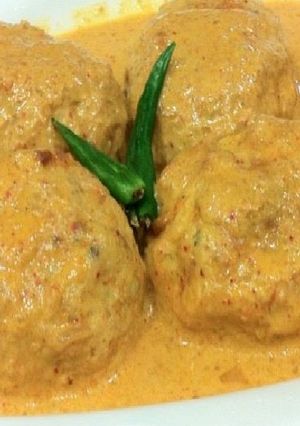 A picture of Nargisi Kofte for dinner :).