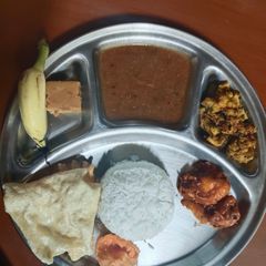 A picture of Karnataka Thali for lunch.