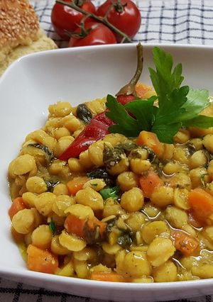 Φωτογραφία της συνταγής Ρεβίθια με σπανάκι, κουρκουμά και τζίντζερ