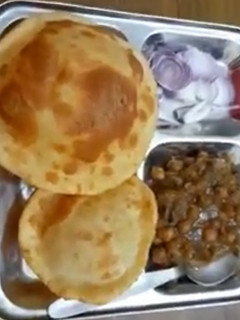 छोले भटूरे(chole bhature recipe in hindi) रेसिपी मुख्य फोटो