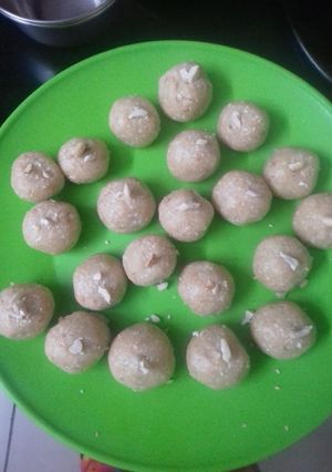 तिल मावा लड्डू (Til mawa ladoo recipe in hindi) रेसिपी मुख्य फोटो