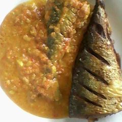 A picture of Fried fish in coconut milk.