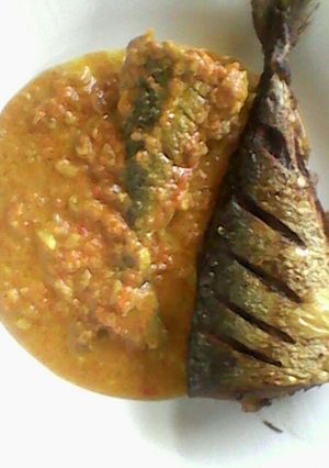 A picture of Fried fish in coconut milk.