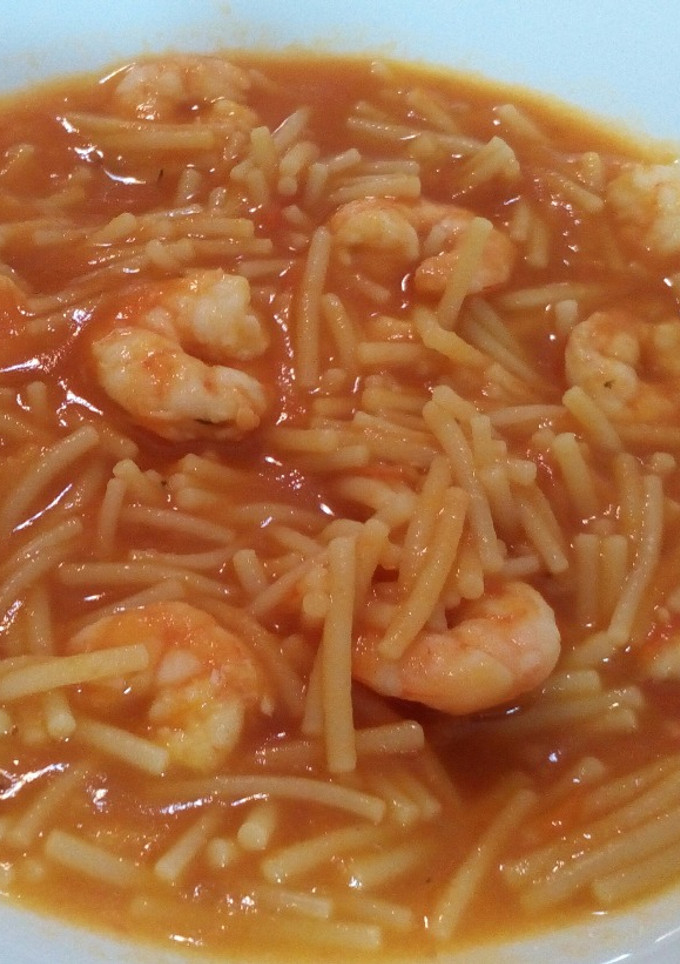 Una foto de Fideos con langostinos