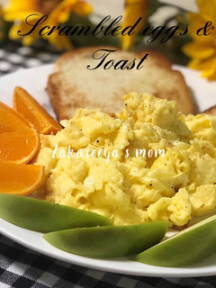 Foto resep Scrambled eggs 🥚 & toast bread
