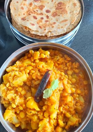 A picture of Bottle gourd-Pumpkin and Chana daal sabzi.