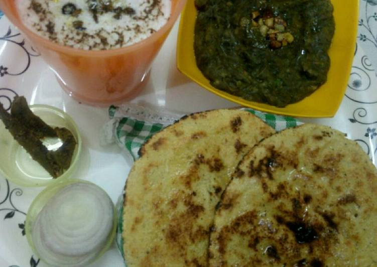 Palak saag, makke ki roti with buttermilk