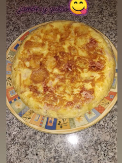 Una foto de Tortilla de patata con Jamón York y queso