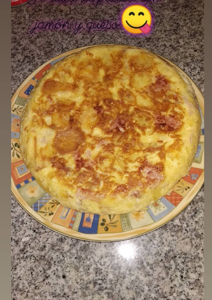 Una foto de Tortilla de patata con Jamón York y queso