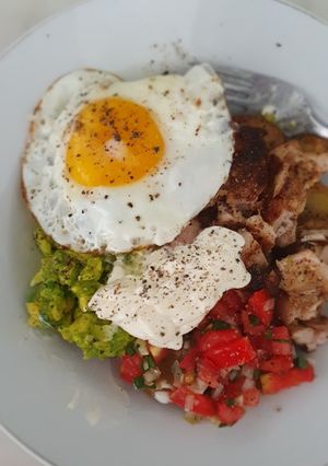Foto resep Healthy grill chicken brown rice with salsa and guac