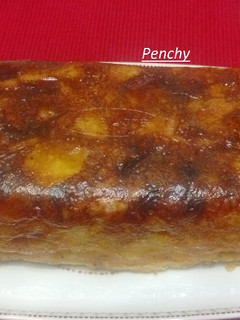 Una foto de Pastel salado con patatas y salchichas de ave