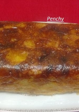 Una foto de Pastel salado con patatas y salchichas de ave
